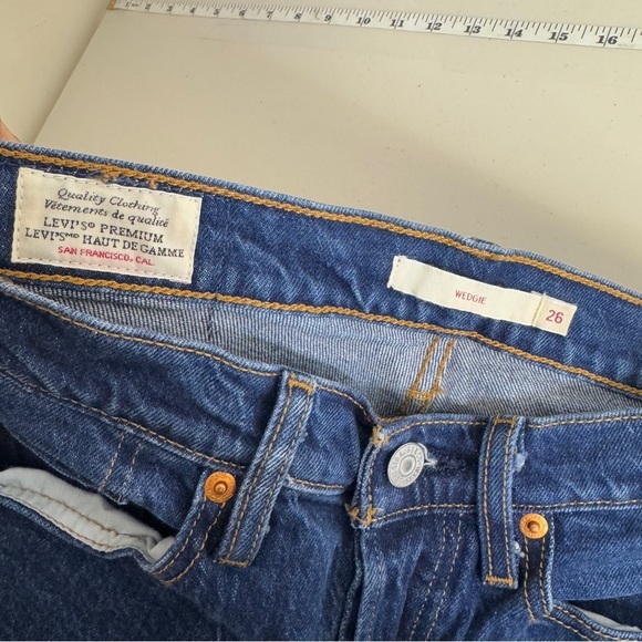 Levi's Premium Wedgie Icon Fit Ankle Jeans Low Stretch in Life's Work Size 26 - Picture 8 of 16